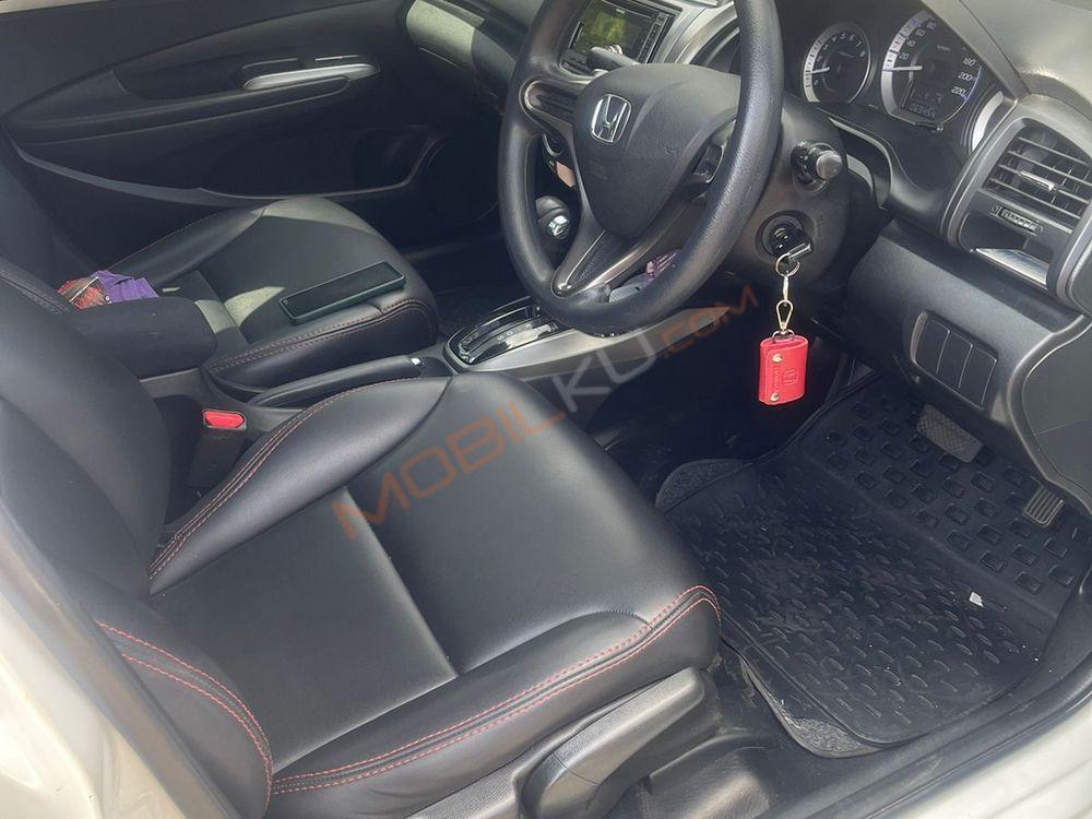 Mobil Honda City Sedan 2013