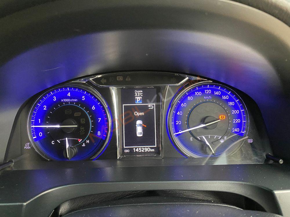 Mobil Toyota Camry 2015