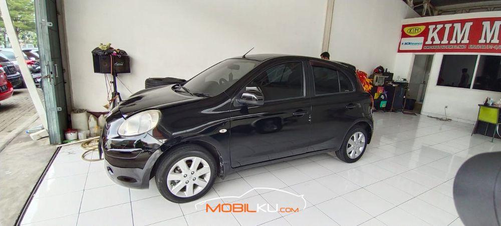 Mobil Nissan March 2013