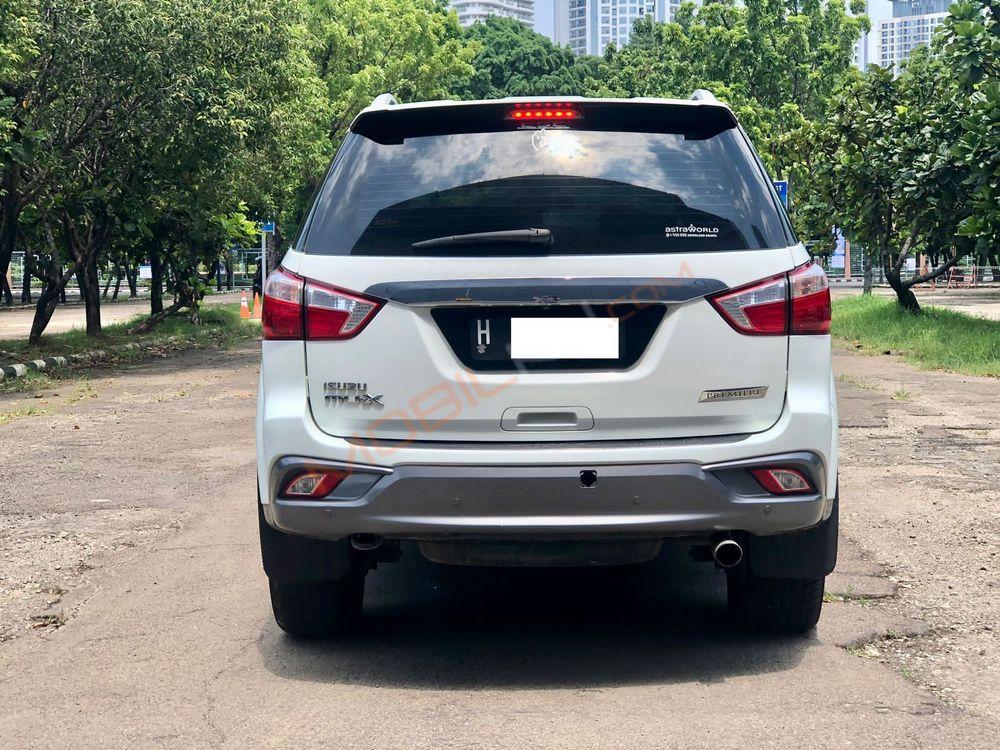 Mobil Isuzu MU-X 2017