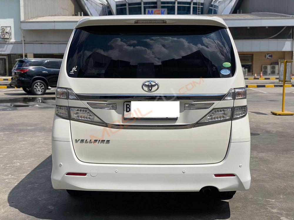 Mobil Toyota Vellfire 2014