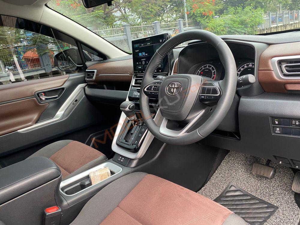 Mobil Toyota Kijang Innova Zenix 2024