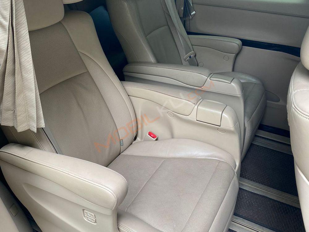 Mobil Toyota Alphard 2012