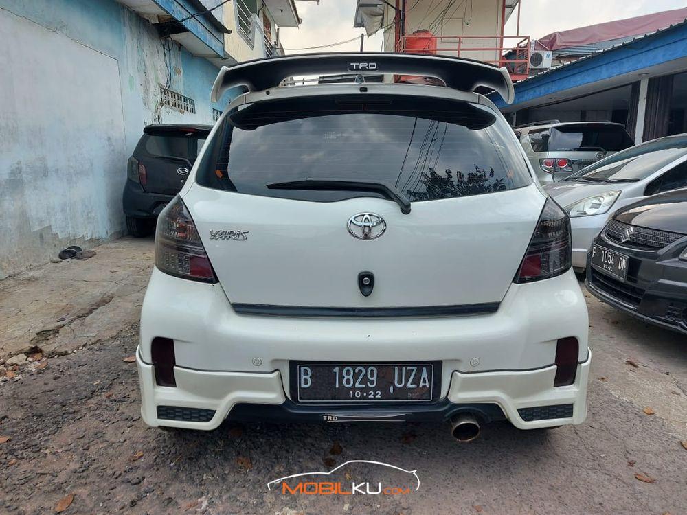 Mobil Toyota Yaris 2012