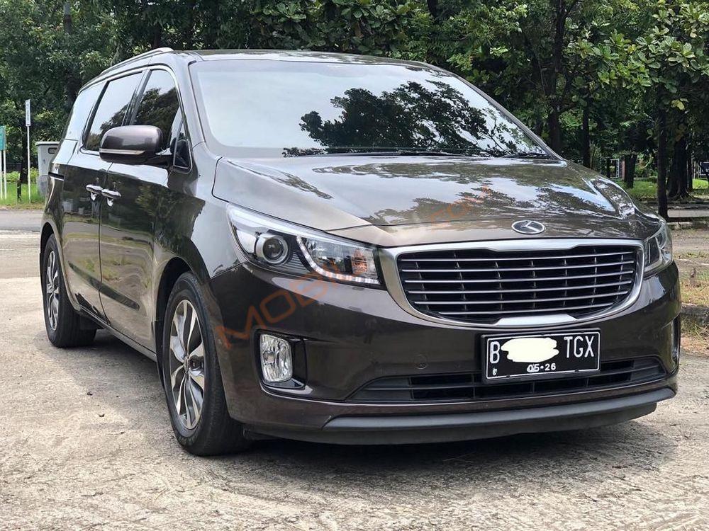 Mobil Kia Sedona 2017