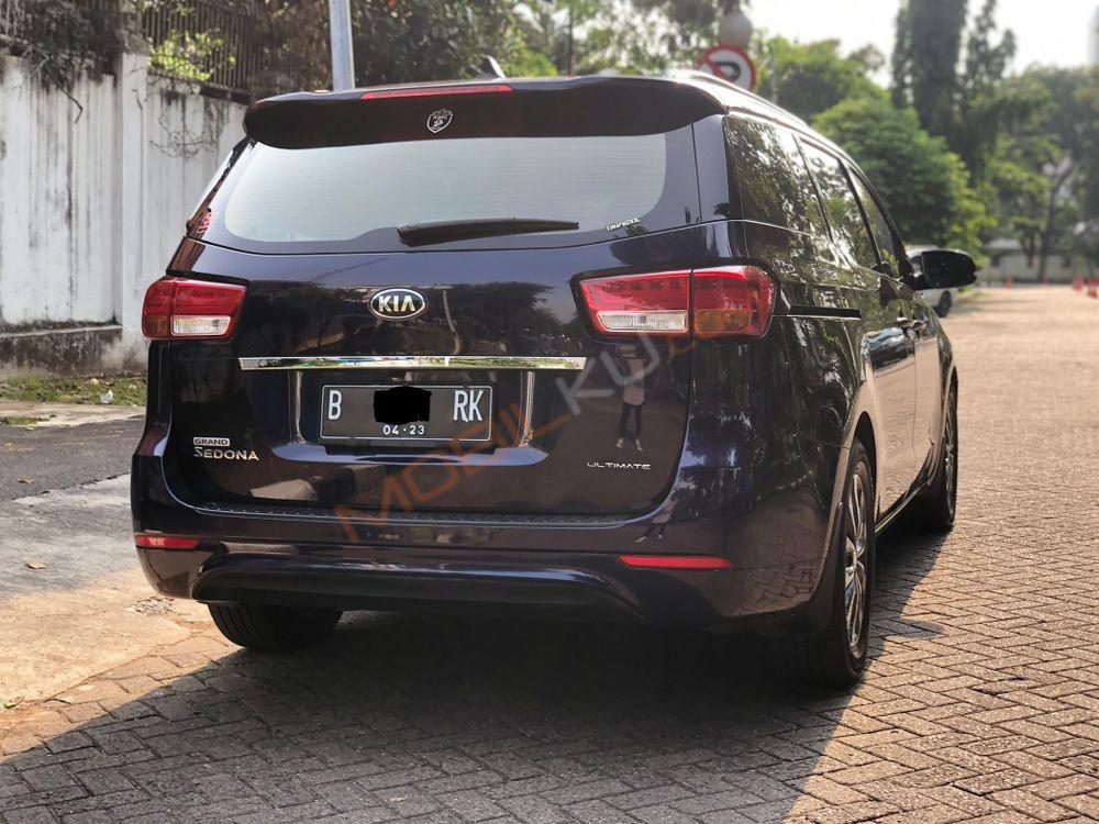 Mobil Kia Sedona 2017