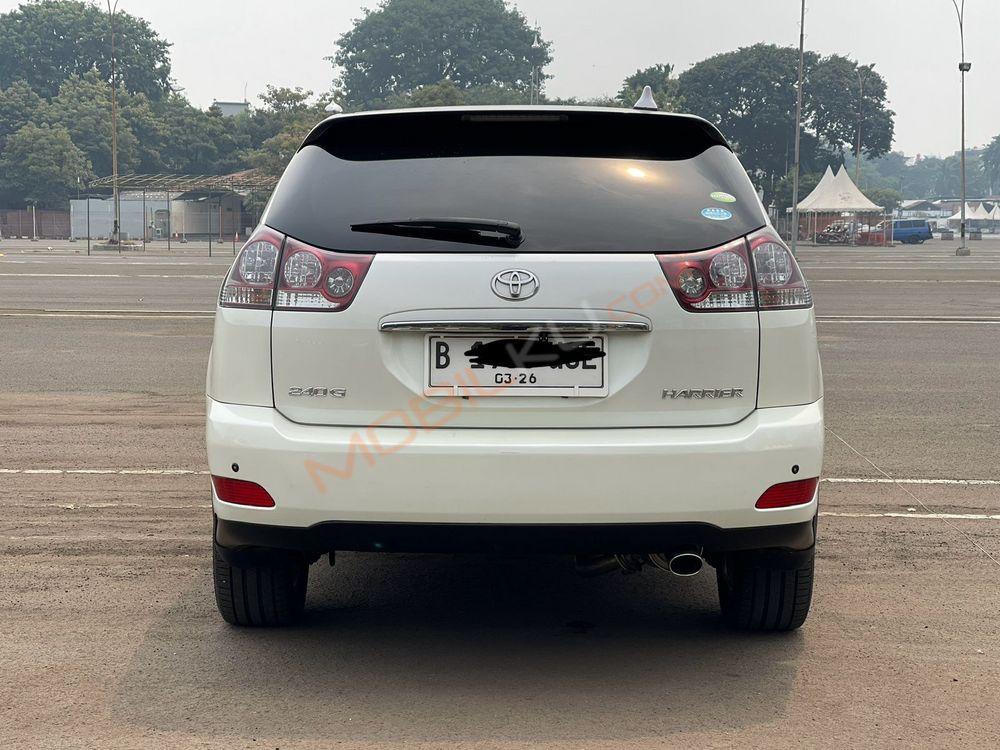 Mobil Toyota Harrier 2011