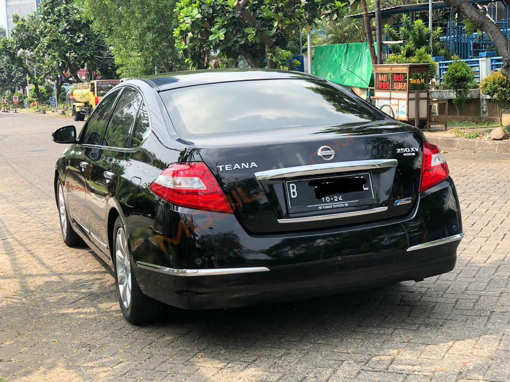Mobil Nissan Teana 2010