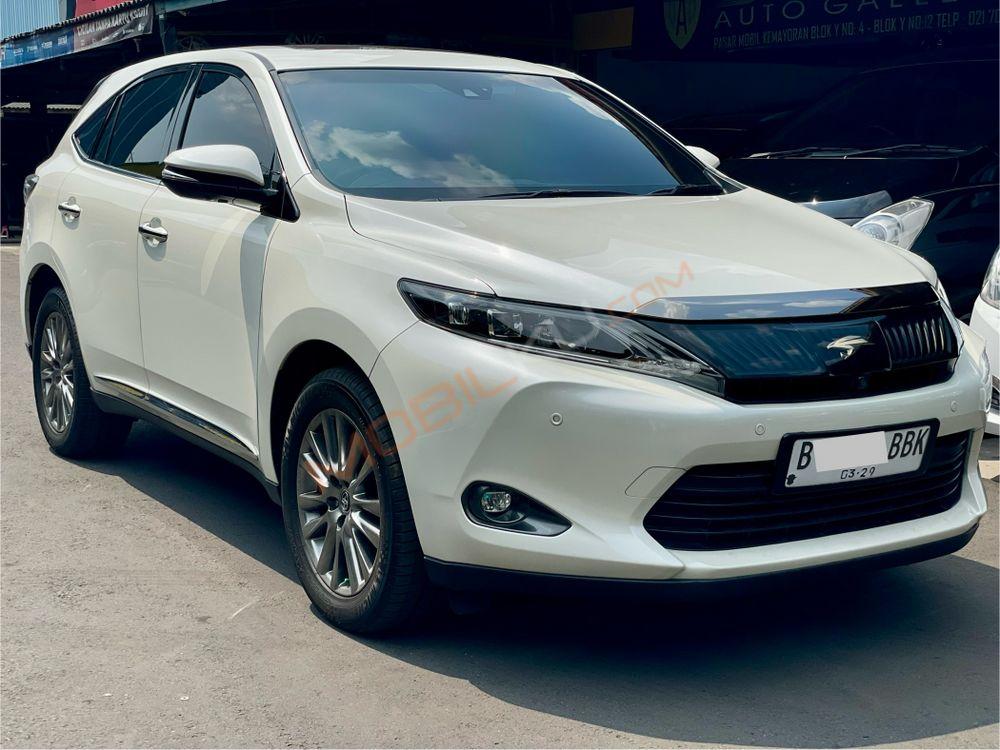 Mobil Toyota Harrier 2014
