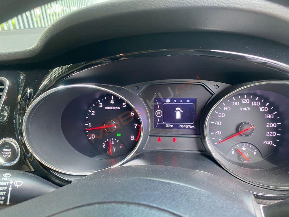 Mobil Kia Sedona 2017