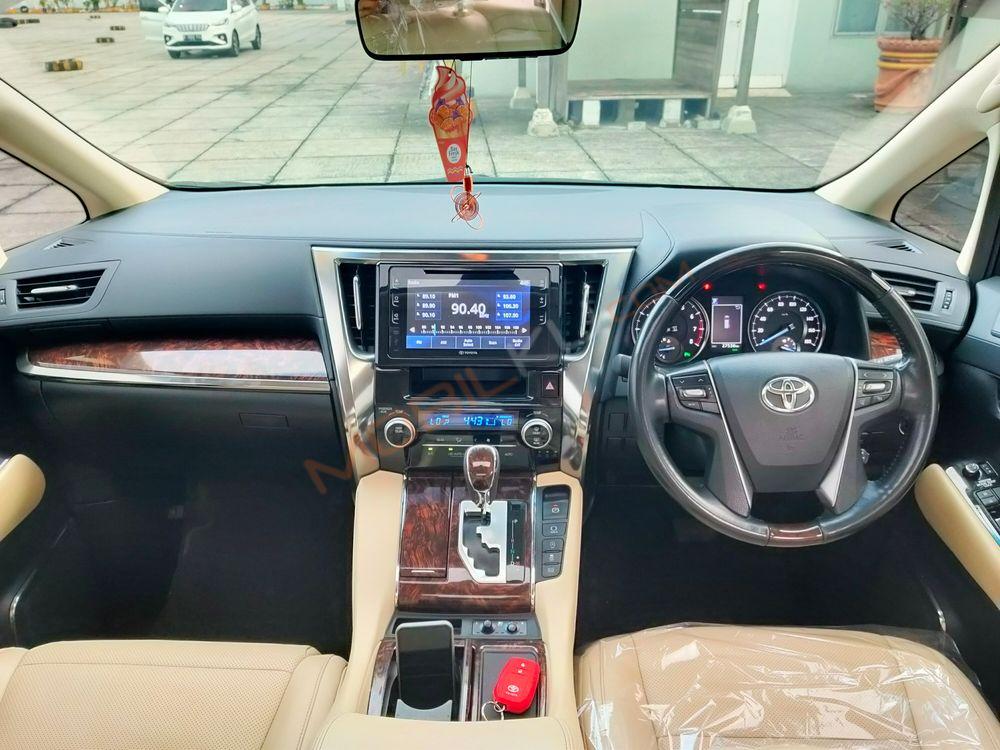 Mobil Toyota Alphard 2018