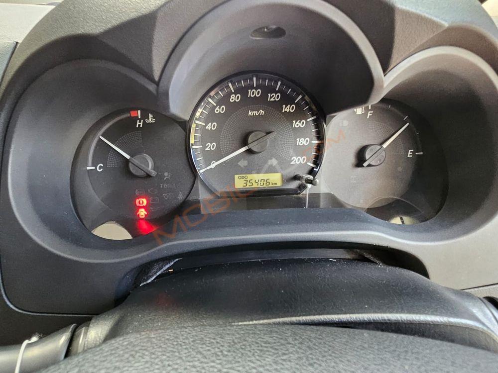 Mobil Toyota Hilux 2013