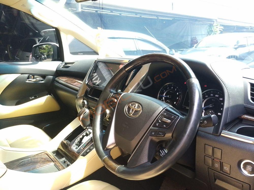 Mobil Toyota Alphard 2020