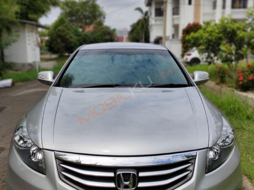 Mobil Honda Accord 2012
