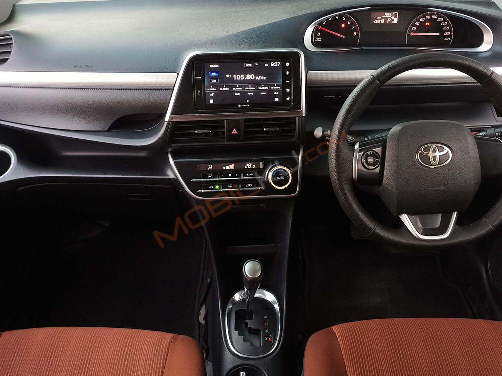 Mobil Toyota Sienta 2017