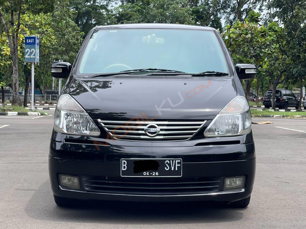Mobil Nissan Serena 2011