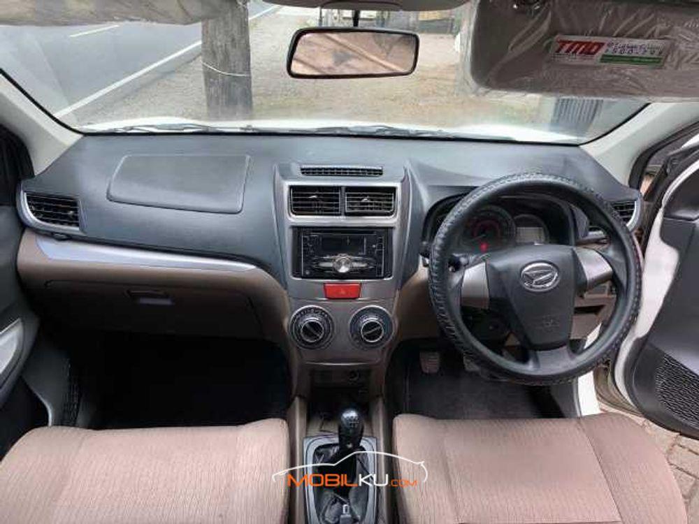 Mobil Toyota Rush 2012