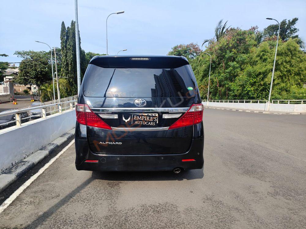 Mobil Toyota Alphard 2014