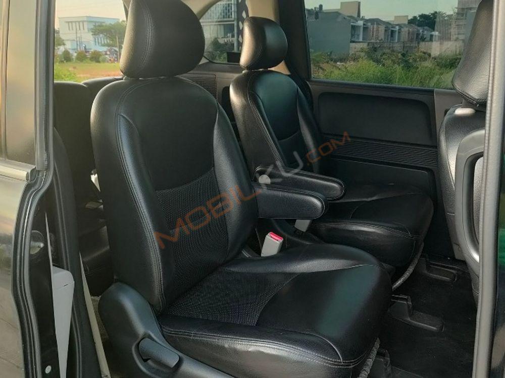 Mobil Honda Freed 2011