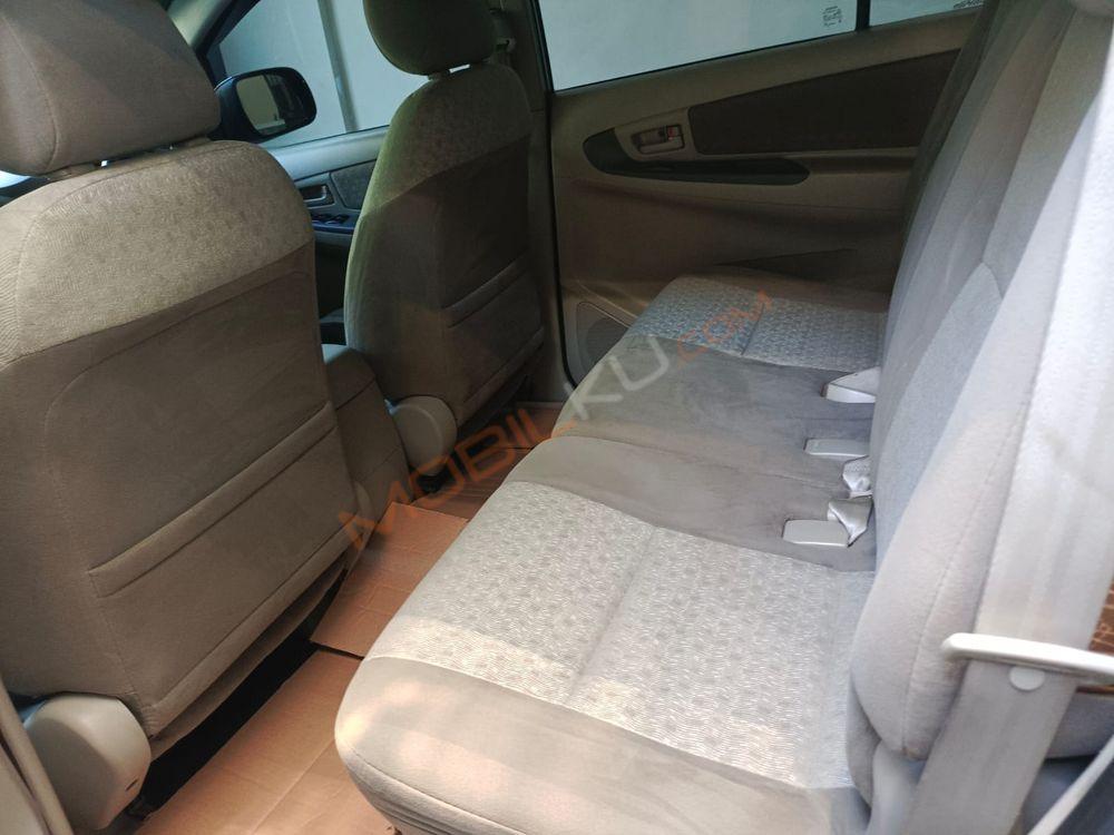 Mobil Toyota Kijang Innova 2014