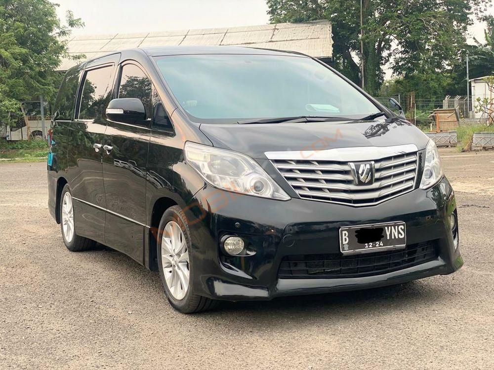 Mobil Toyota Alphard 2009