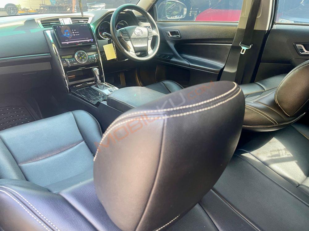 Mobil Toyota Mark X 2012