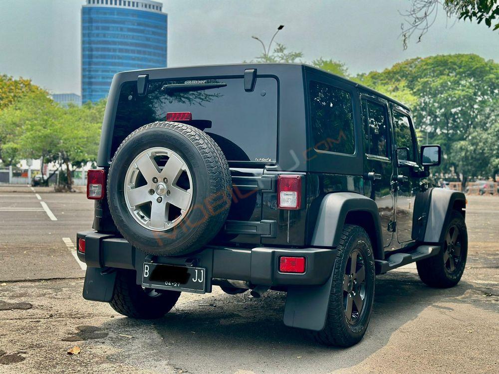 Mobil Jeep Wrangler 2011