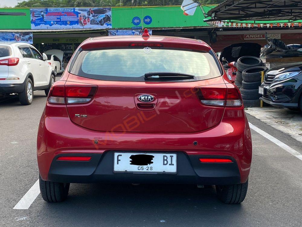 Mobil Kia Rio 2017