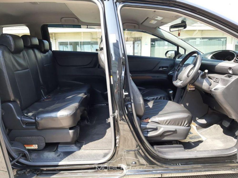 Mobil Toyota Sienta 2017