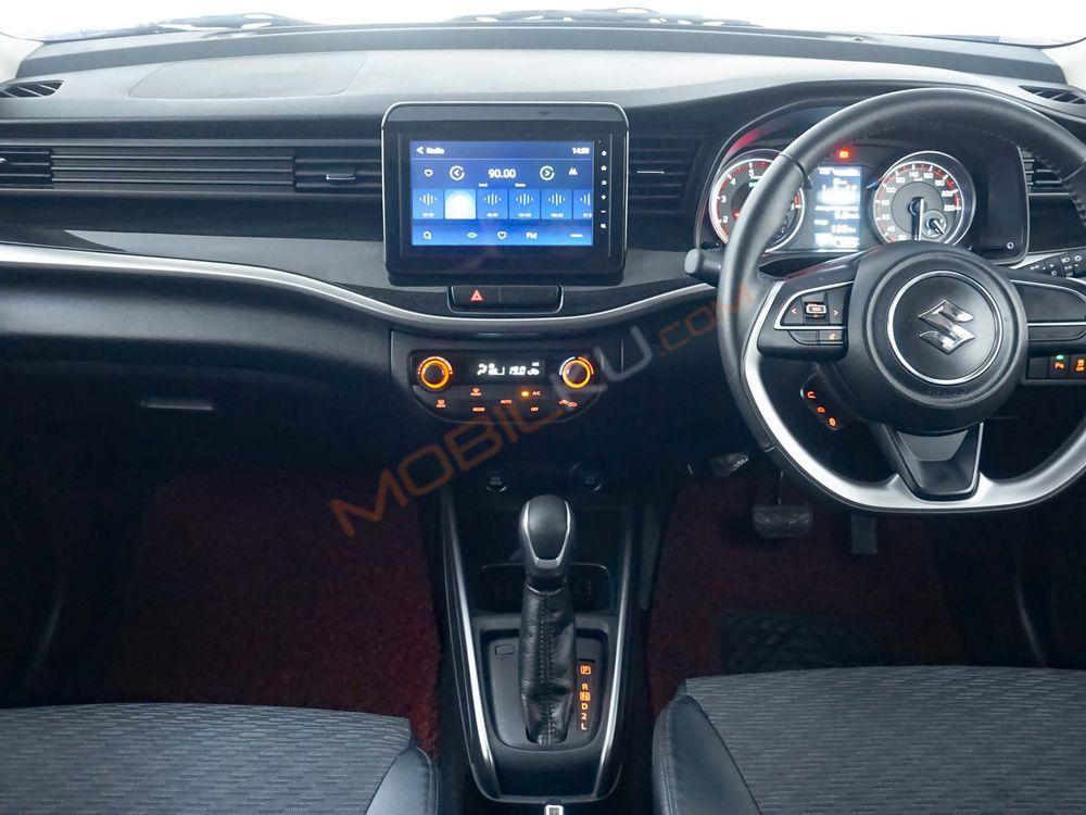 Mobil Suzuki XL7 2023