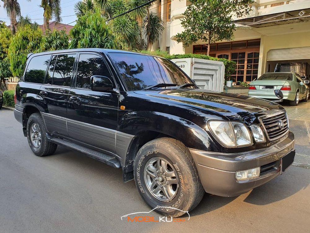 Mobil Lexus LX 2002