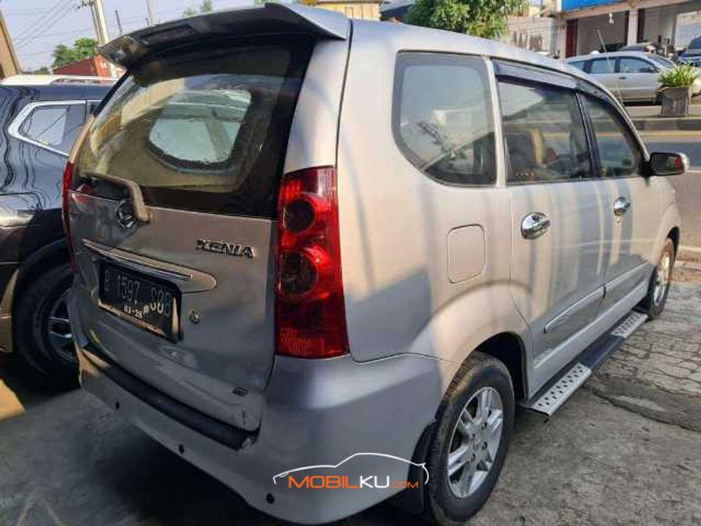 Mobil Daihatsu Xenia 2011