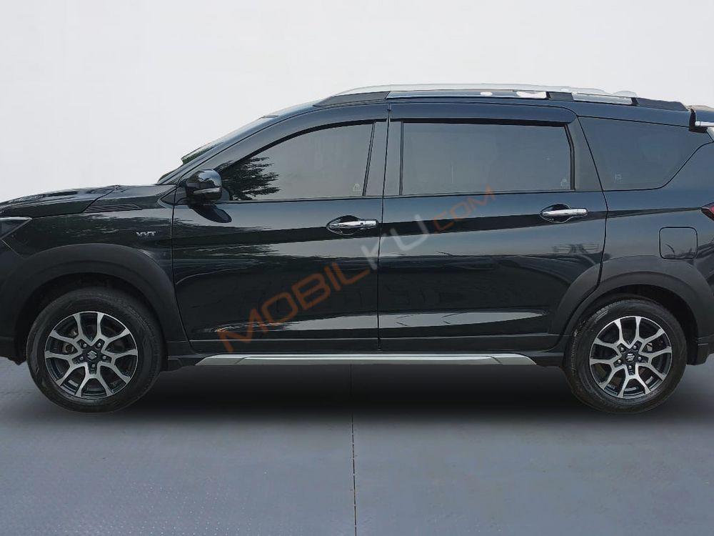 Mobil Suzuki XL7 2022