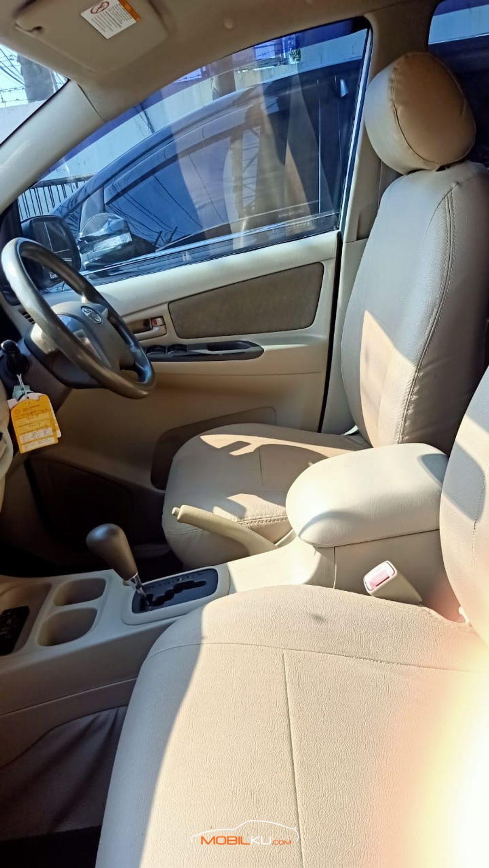 Mobil Toyota Kijang Innova 2017