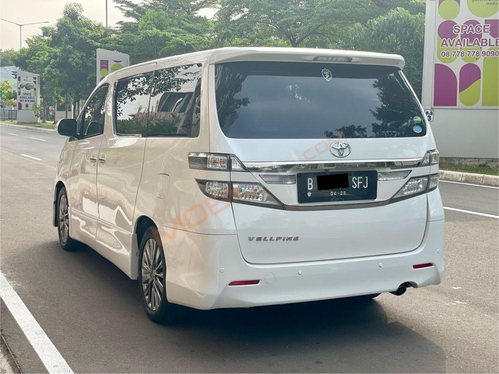 Mobil Toyota Vellfire 2015