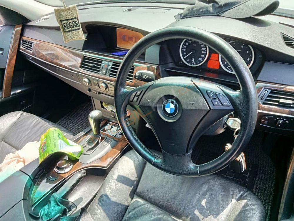 Mobil BMW 5 Series 2004