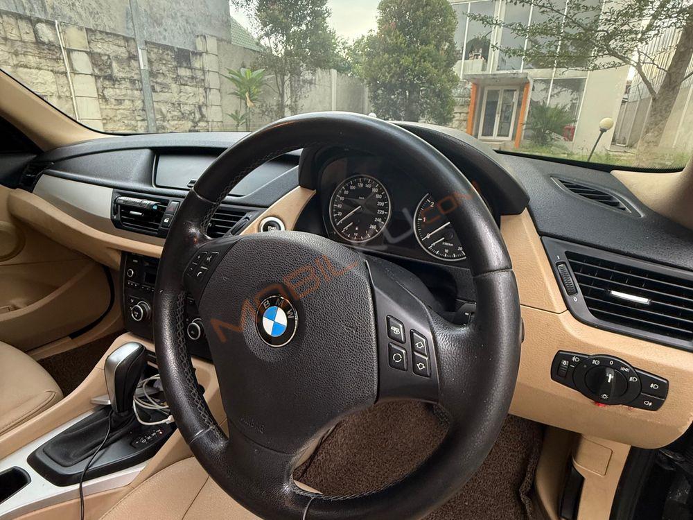 Mobil BMW X1 2012