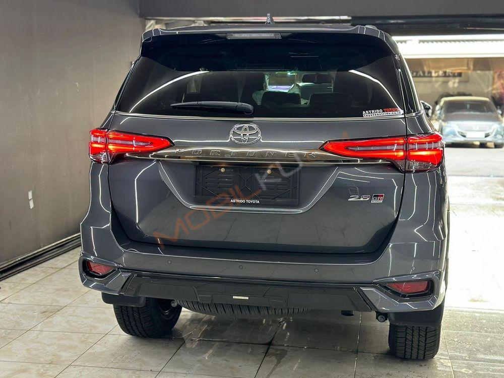 Mobil Toyota Fortuner 2023