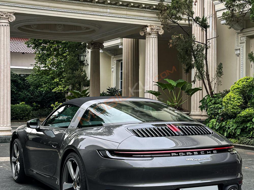 Mobil Porsche 911 2022
