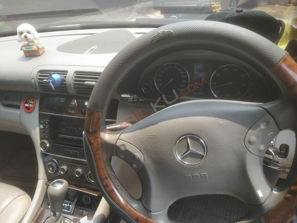 Mobil Mercedes-Benz C-Class 2005
