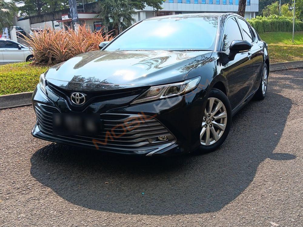 Mobil Toyota Camry 2020