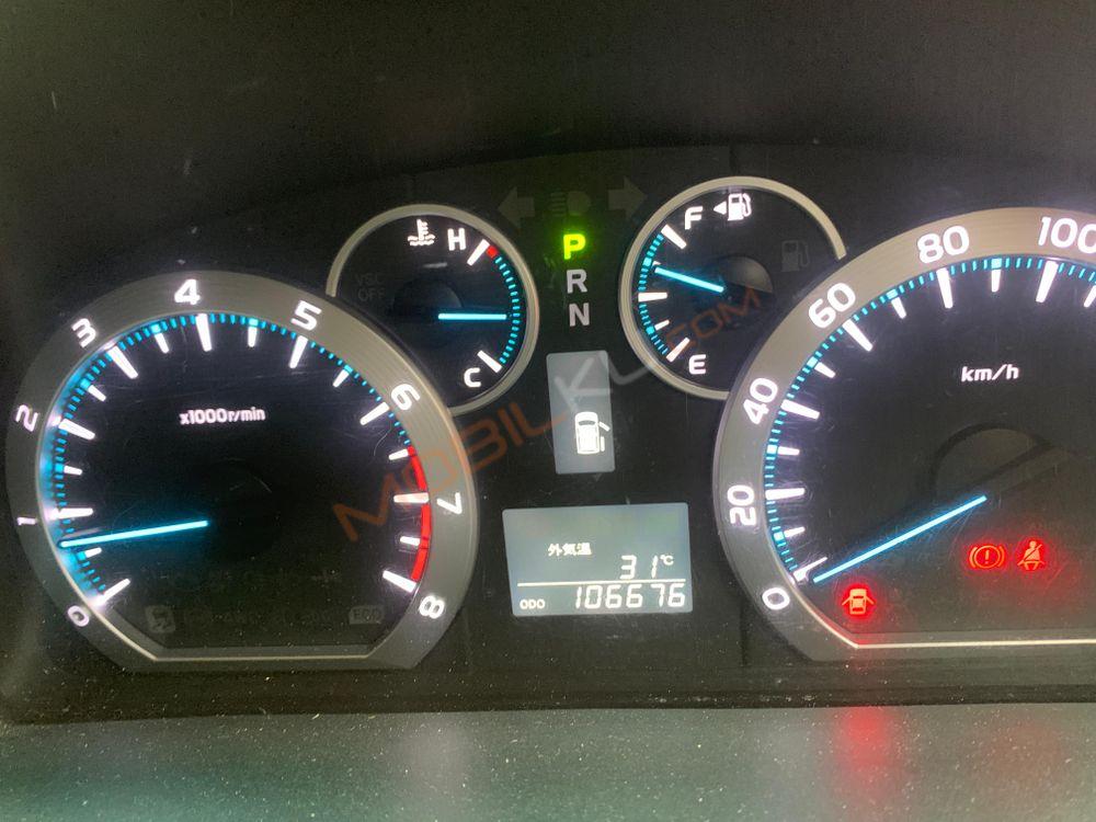 Mobil Toyota Alphard 2009