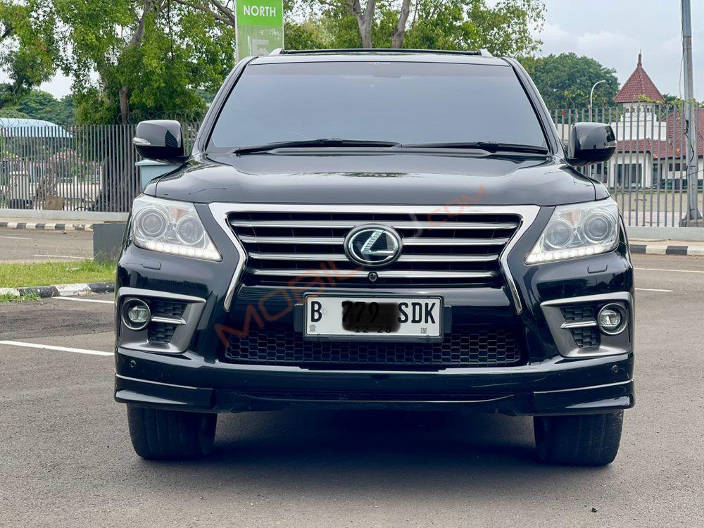 Mobil Lexus LX 2015