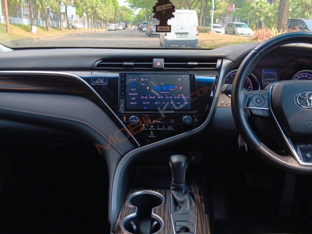 Mobil Toyota Camry 2020