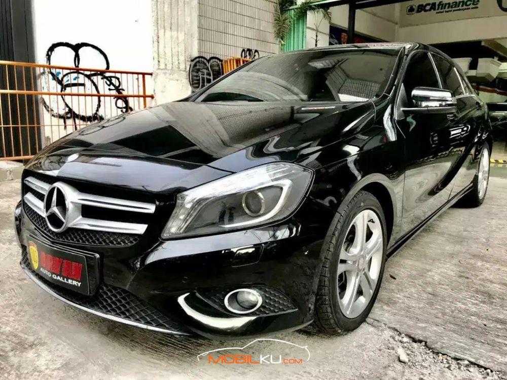Mobil Mercedes-Benz A-Class 2014