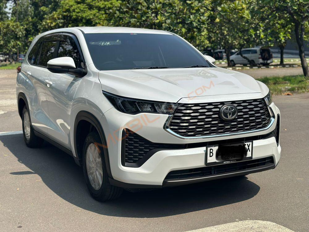 Mobil Toyota Kijang Innova 2023