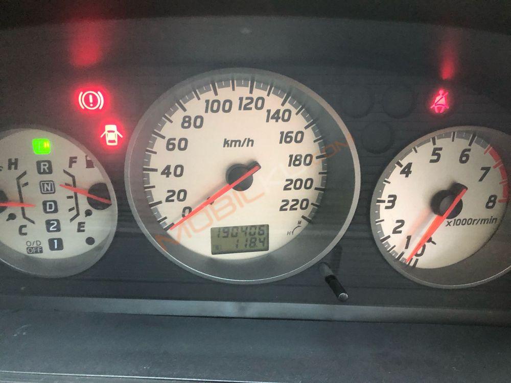 Mobil Nissan X-Trail 2006