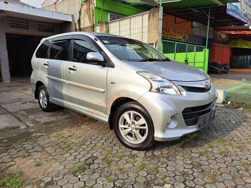 Mobil Toyota Avanza 2014