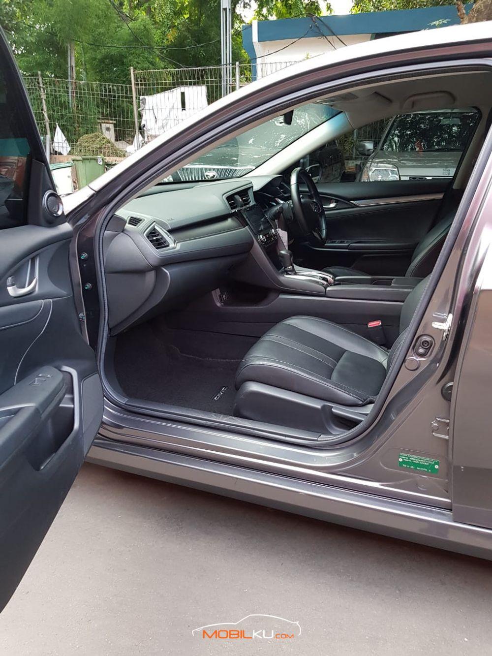 Mobil Honda Civic Sedan 2017