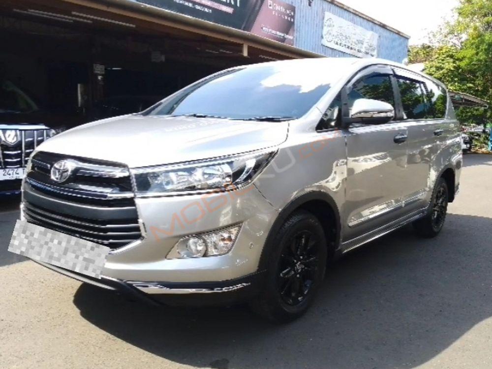 Mobil Toyota Kijang Innova 2016